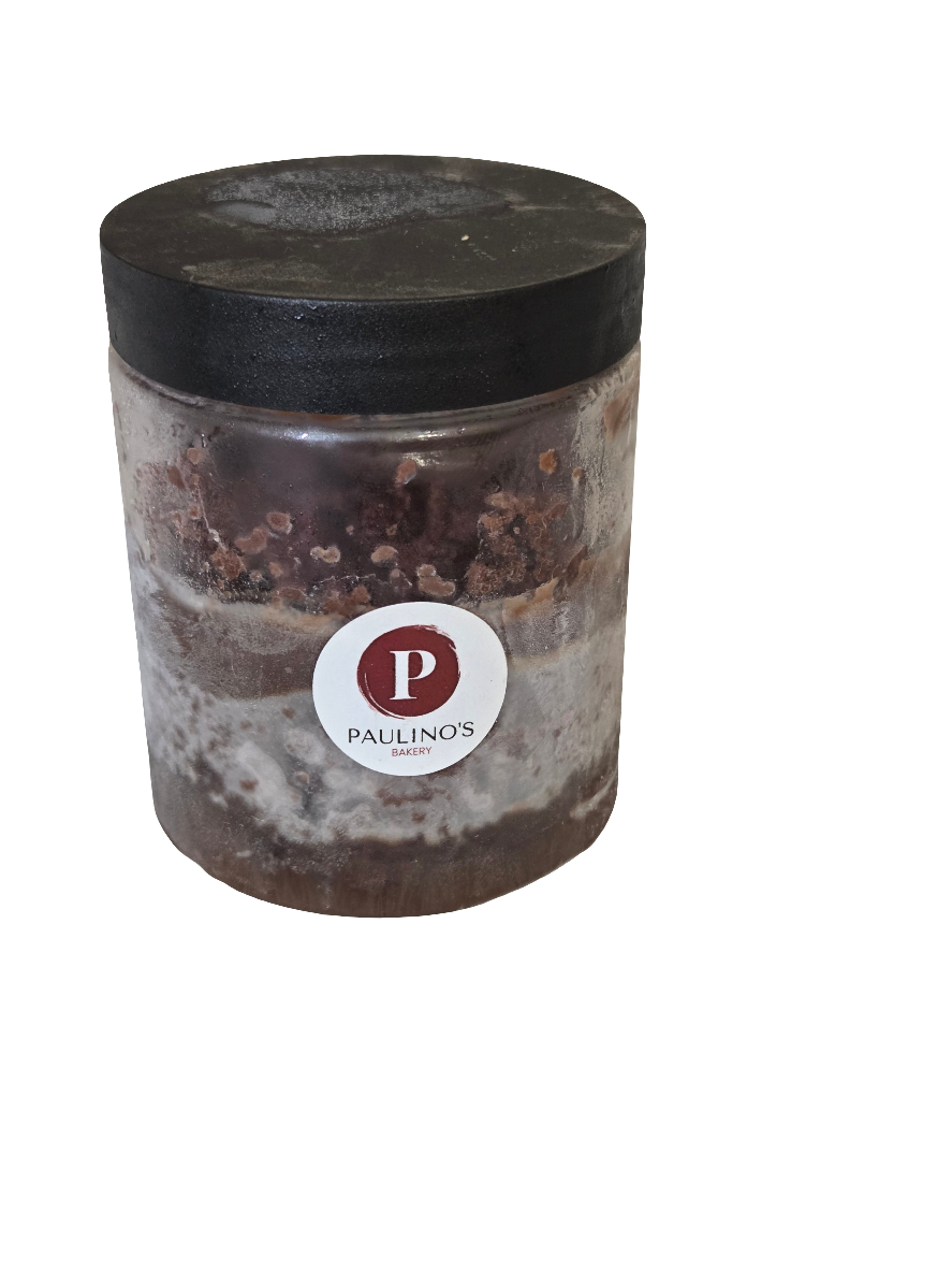 Bolo de pote chocolate.