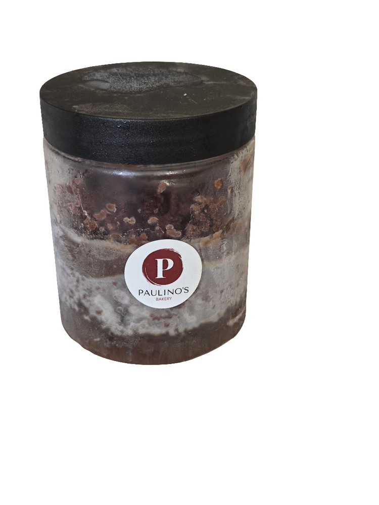 Bolo de pote chocolate.